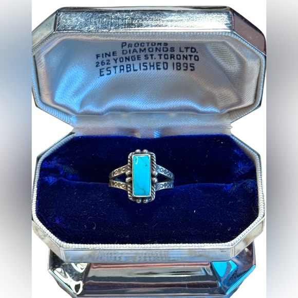 Vintage Jewelry - Vintage sterling silve 925 turquoise hammered design Navajo ring